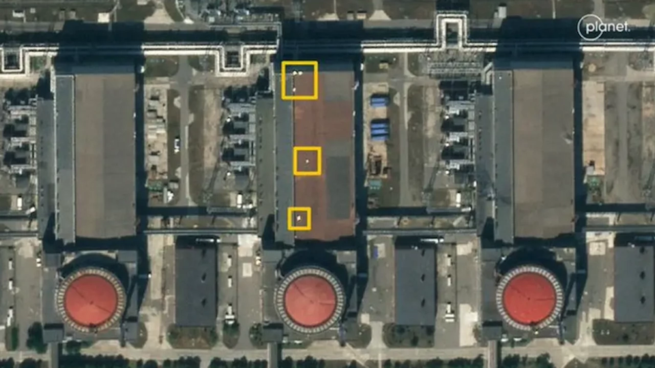 Сателитни изображения на компанията Planet Labs показват неизвестни обекти разположени