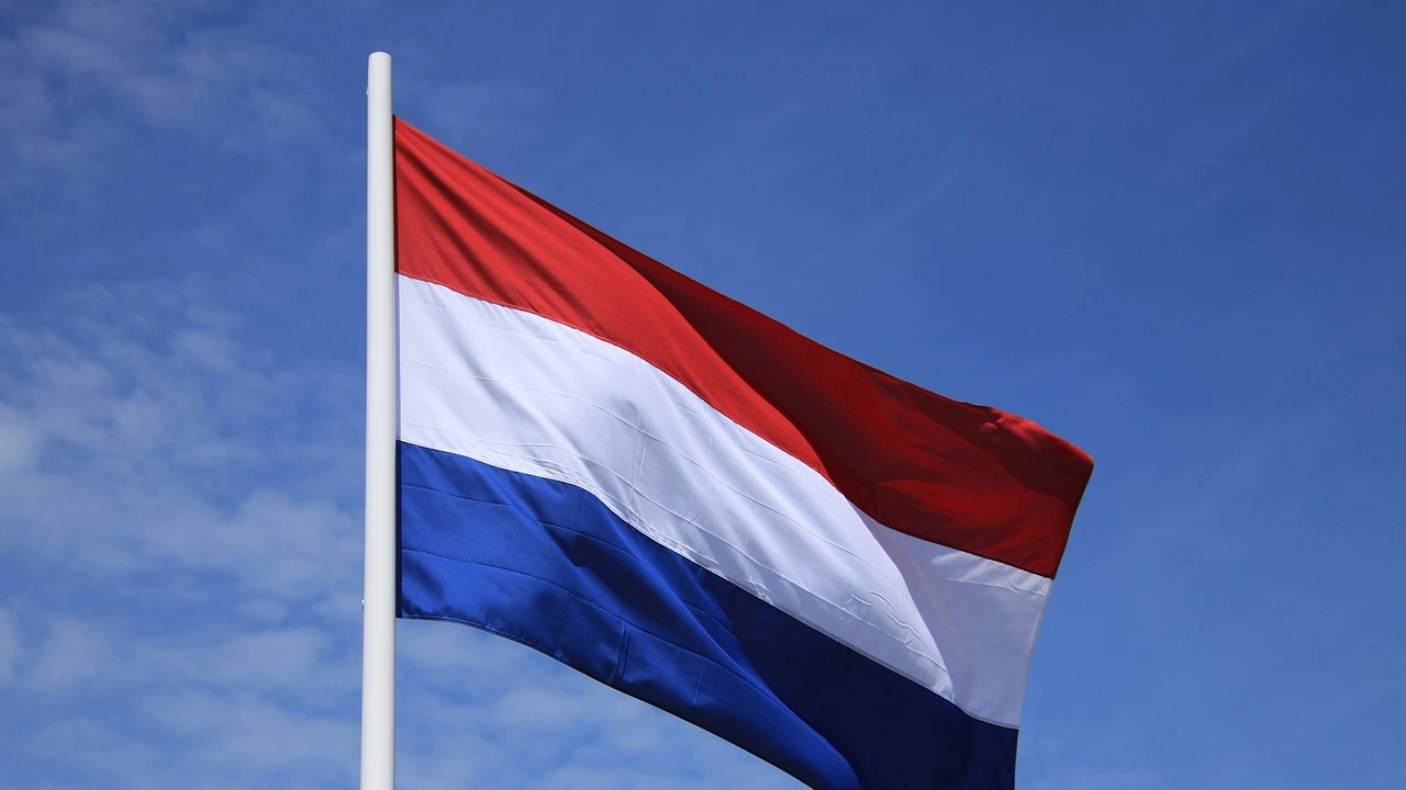 Нидерландският премиер Марк Рюте обяви официално че правителството му подава
