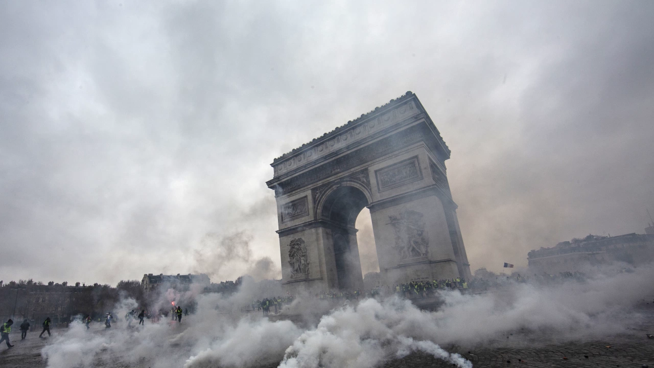 Десетки шествия срещу полицейското насилие във Франция са обявени за