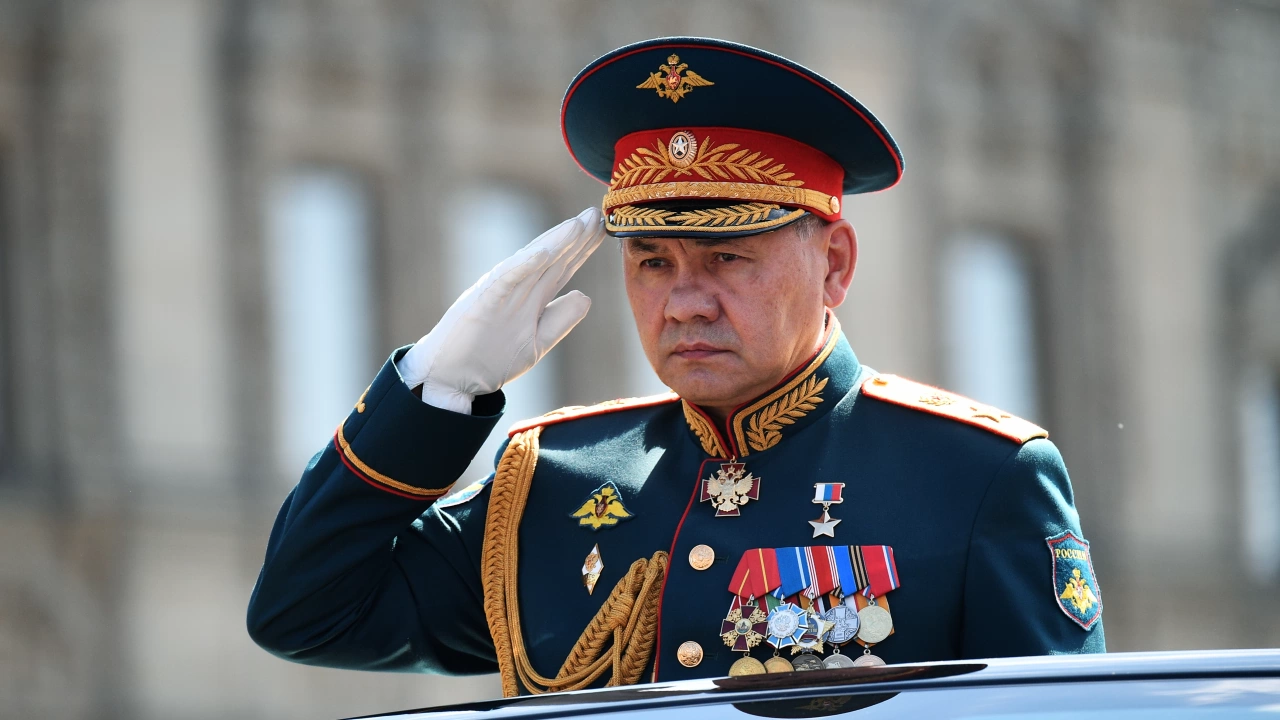 Руският министър на отбраната Сергей Шойгу е инспектирал войскови части