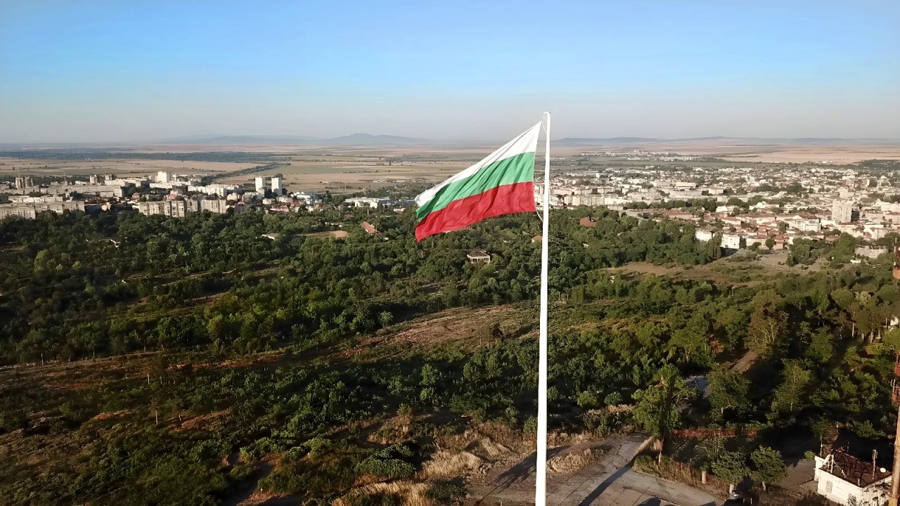 И Ямбол издигна българския флаг на 55 метра височина