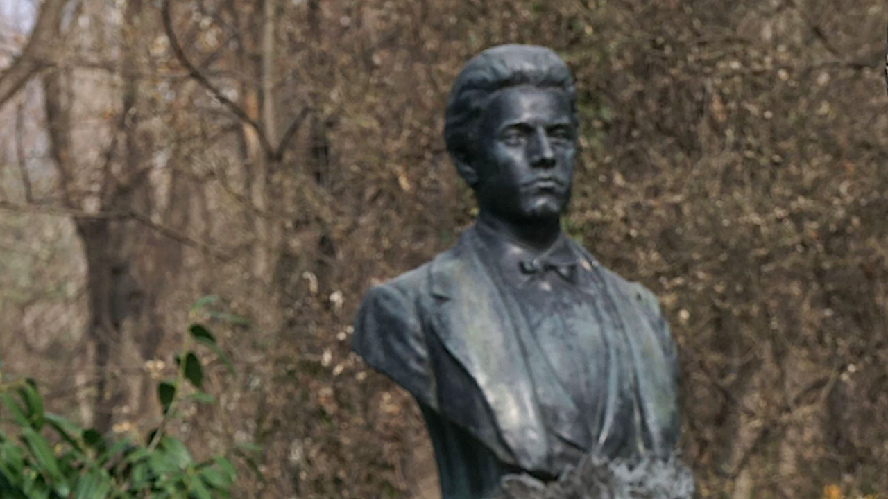 Откриват паметник на Васил Левски в Троян
