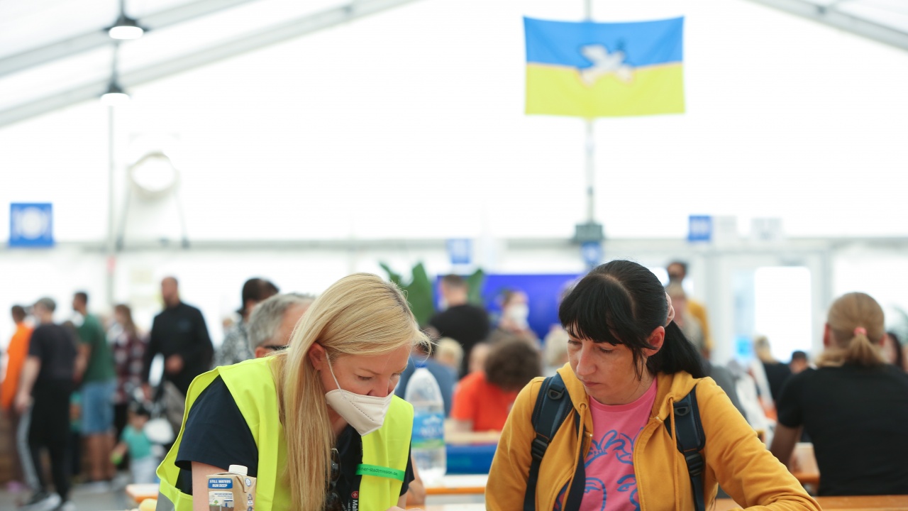 Евробарометър: 48% от българите одобряват европейската помощ за Украйна