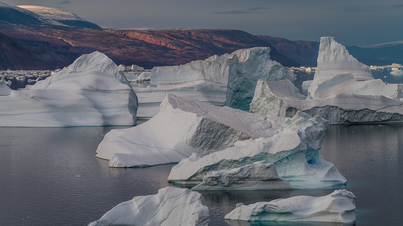 Антарктическият морски лед е достигнал тревожно ниски нива през юни