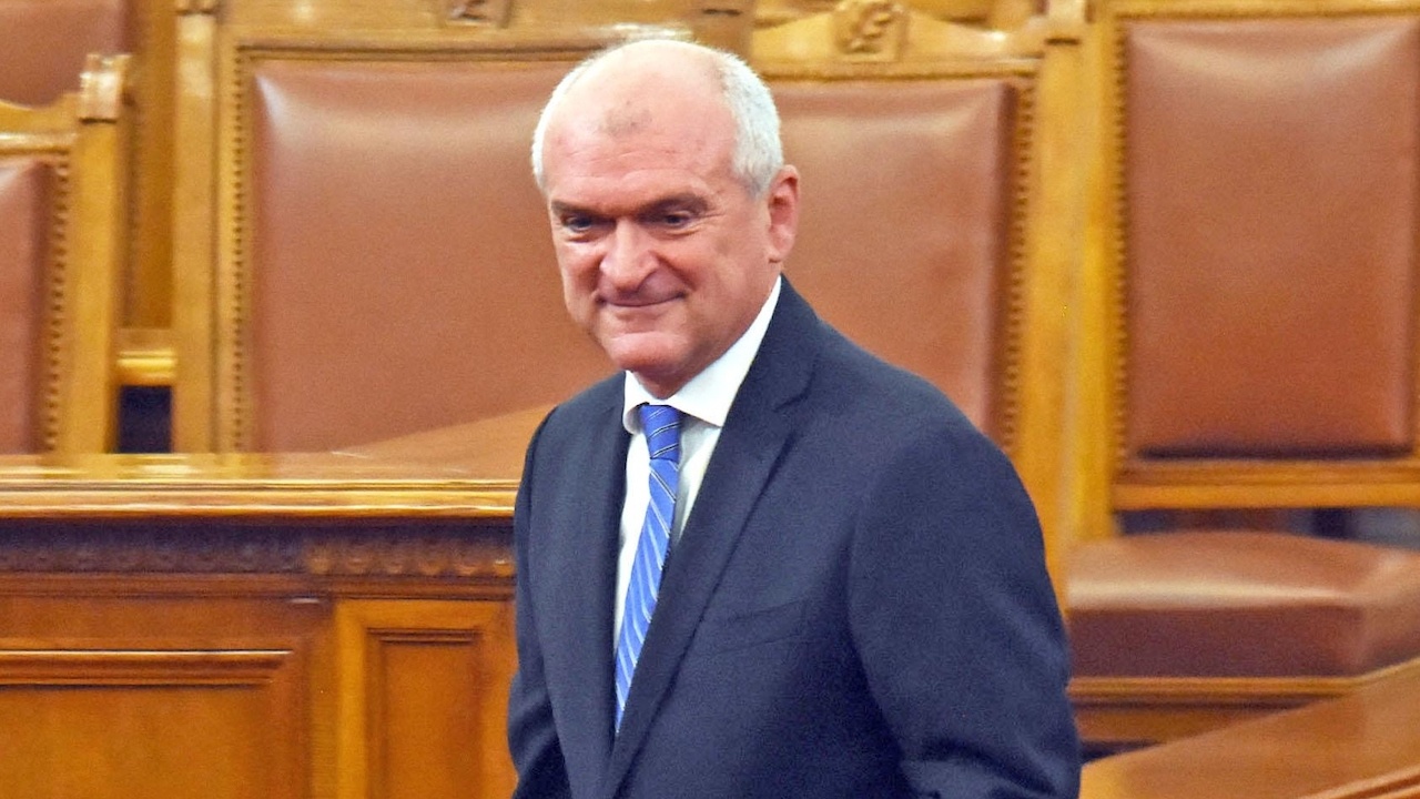 - внесе в парламента кандидатурата на Димитър Главчев Димитър Борисов