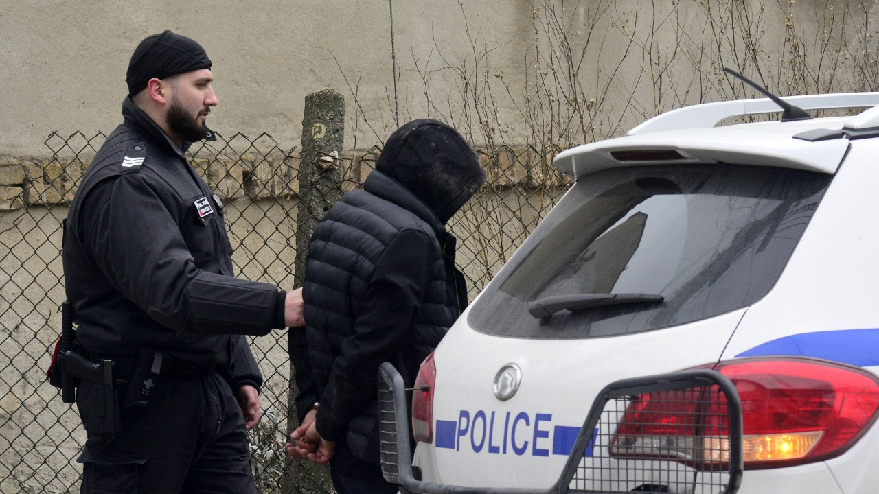 Столичната полиция задържа мъжа, разлепил некролози на съдия Станислав Седефчев