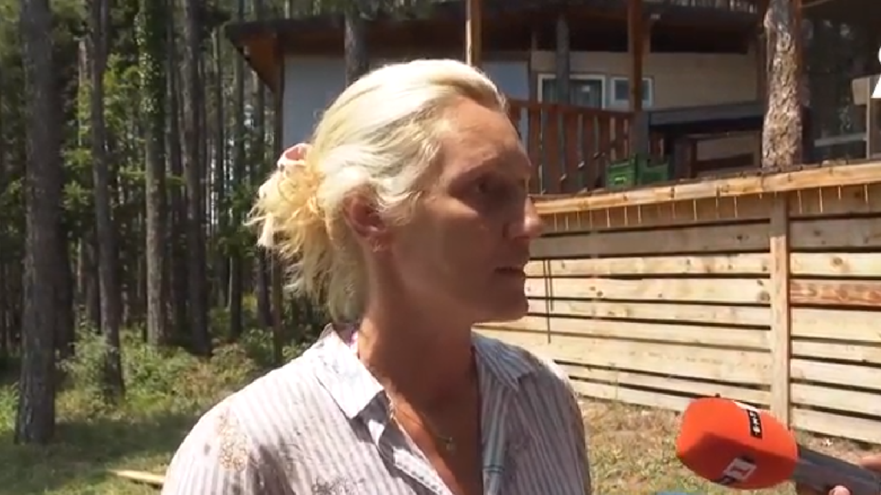 Собствениците на незаконните бунгала в Царево: Нямаме заповед за премахване, пълно е с туристи