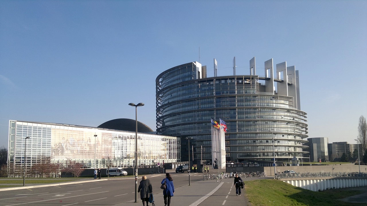 Европейската комисия обяви днес че е приел нова правна рамка