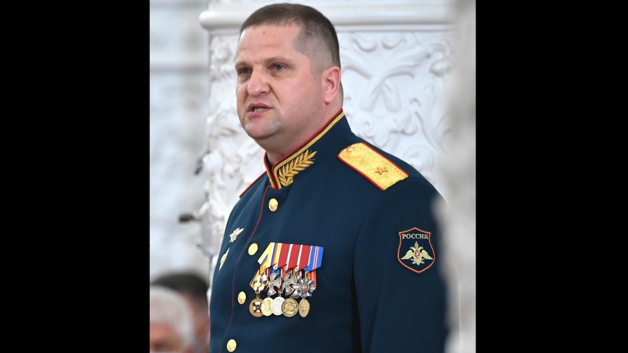 Заместник командирът на Южния военен окръг на Руската федерация генерал лейтенант Олег