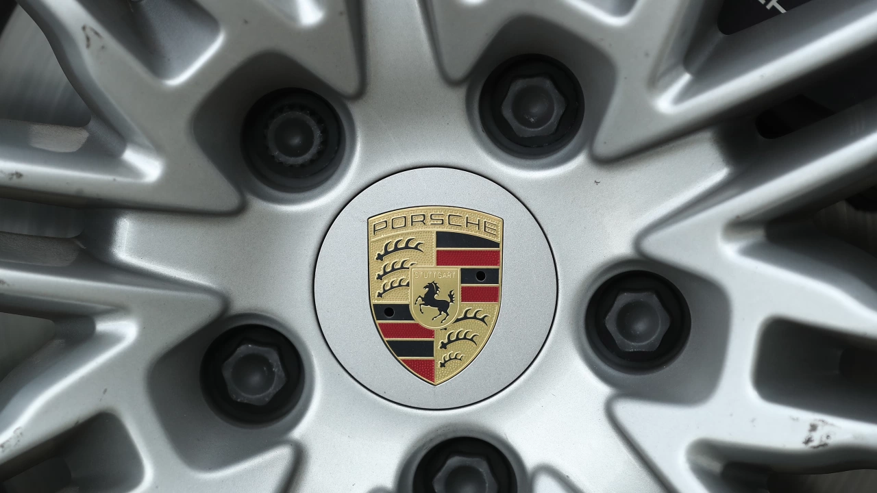 Германската автомобилна компания Порше   Porsche е продала значително повече