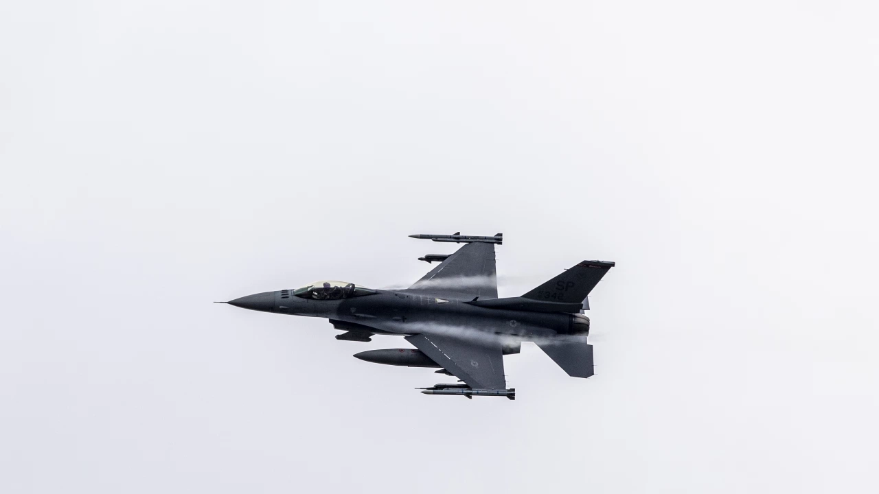 Руският външен министър предупреди че прехвърлянето на американските изтребители F 16