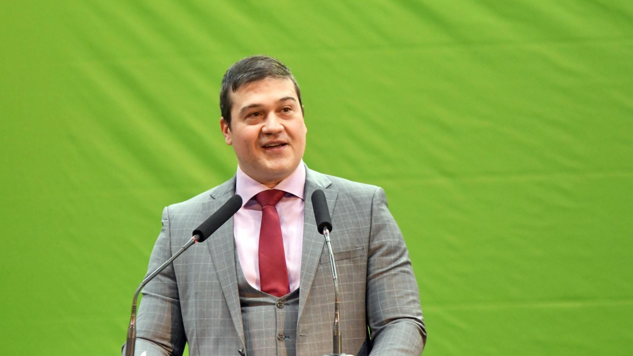 „Изправи се, България“ предлага Никола Вапцаров за кмет на София