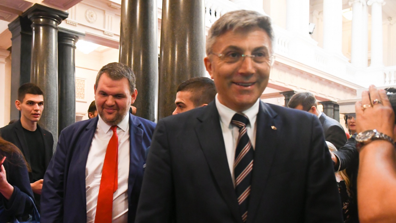 Карадайъ в НС: Слави Трифонов да дойде, не да праща SMS-и на чираците си