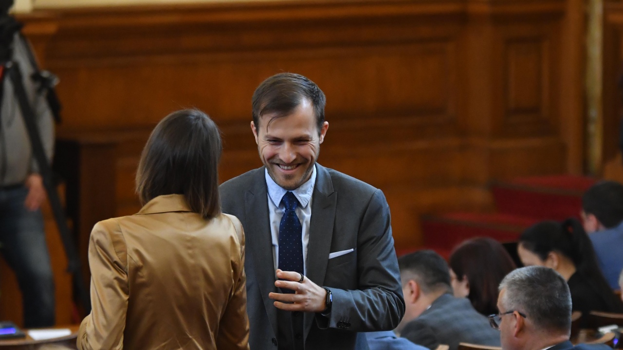 Наказаха депутата Искрен Митев в парламента
