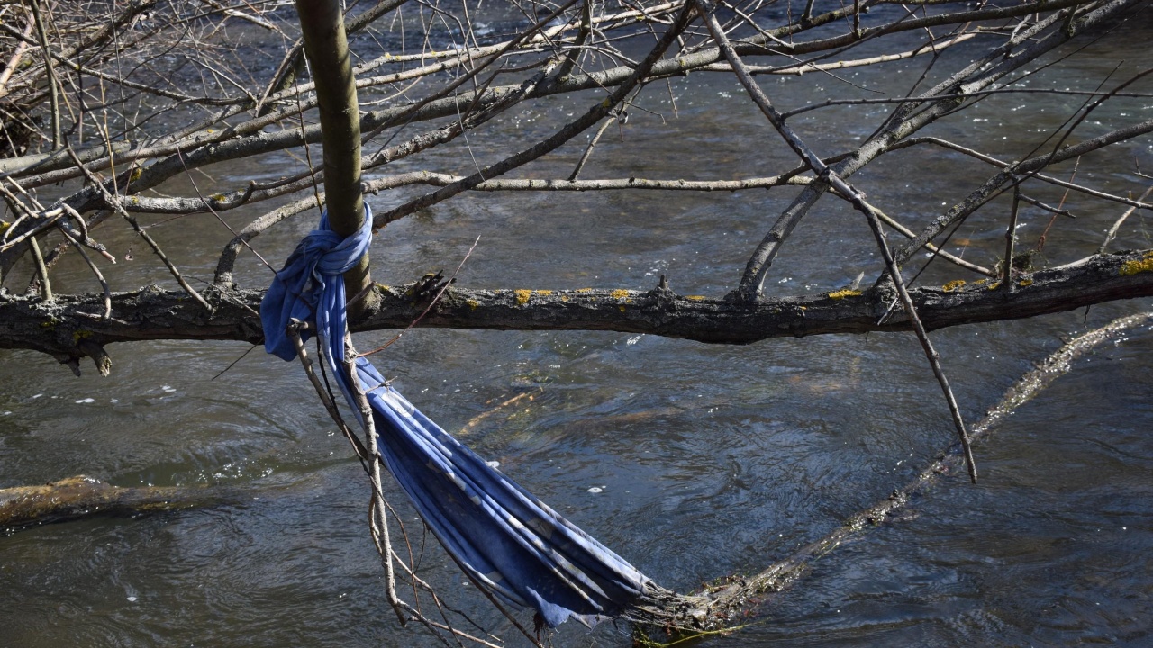 Тяло на мъж изплува от река Тунджа в Ямбол. Рибар