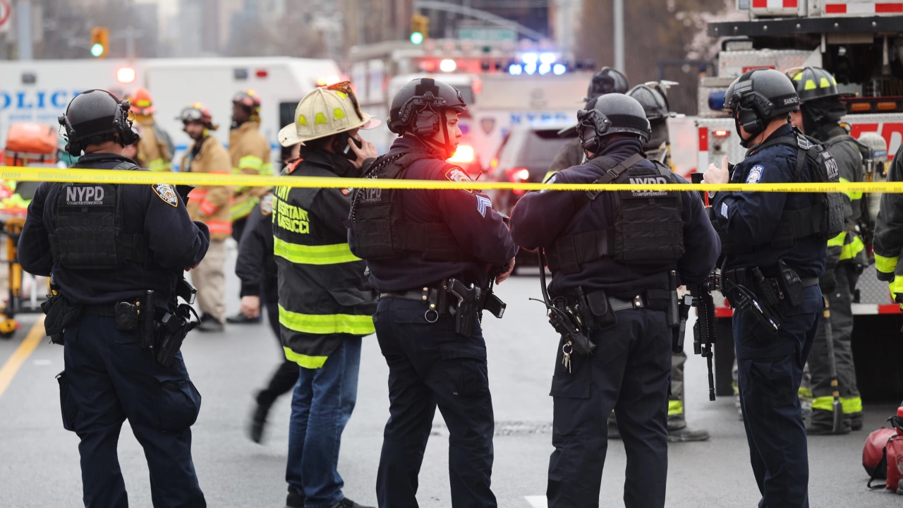 Трима тийнейджъри бяха простреляни на  Таймс Скуеър в Ню Йорк съобщи полицията