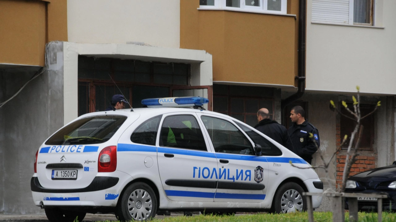 Откриха 30 годишен мъж в безпомощно състояние на пейка пред жилищен блок в пловдивския