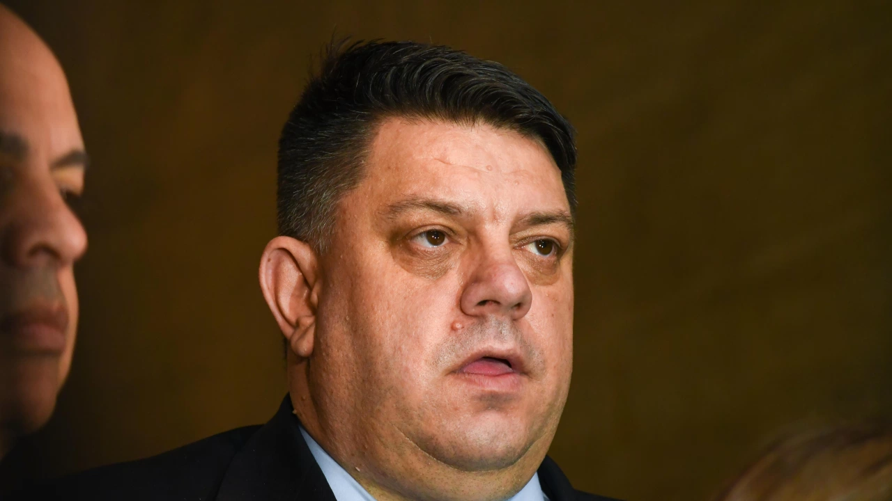 Председателят на парламентарната група на БСП Атанас Зафиров заяви в предаването  Денят
