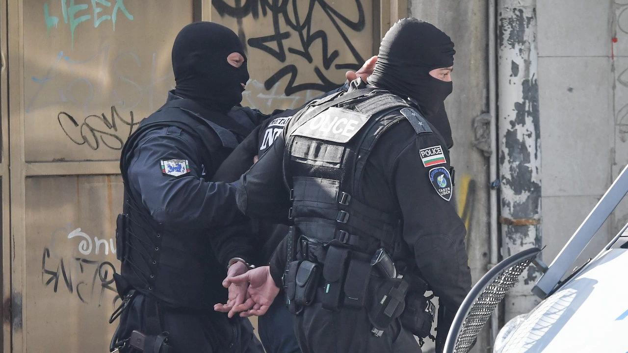 Полицаи от столичното Първо РУ задържаха криминално проявен за разпространение