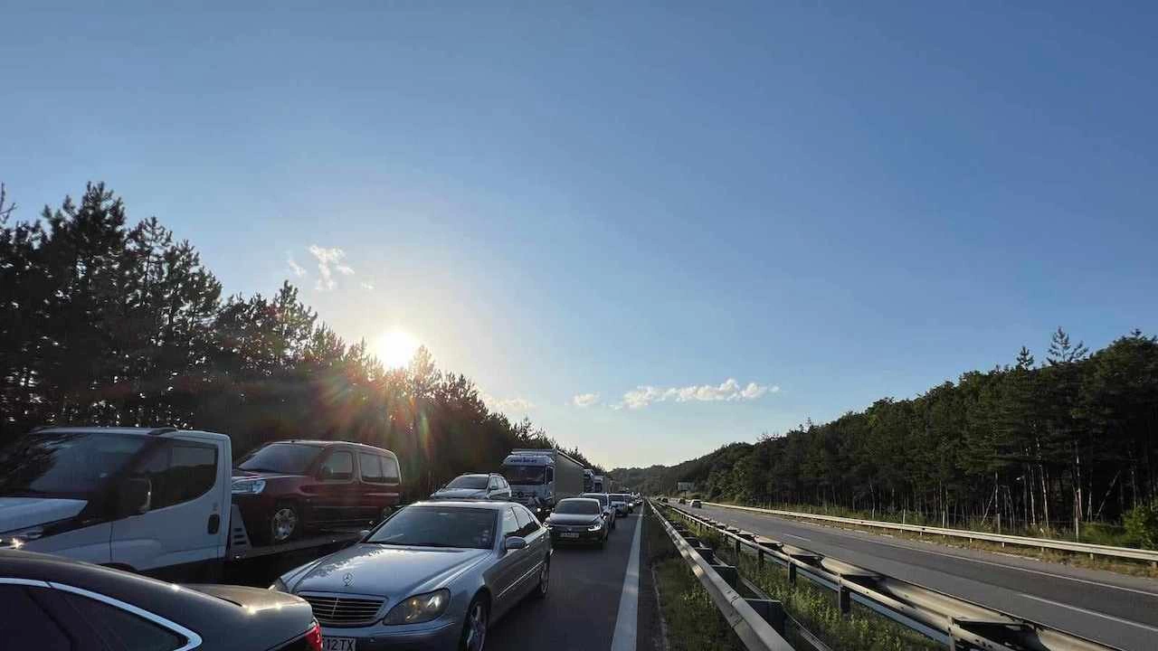 Километрично задръстване се е образувало на автомагистрала Тракия в района