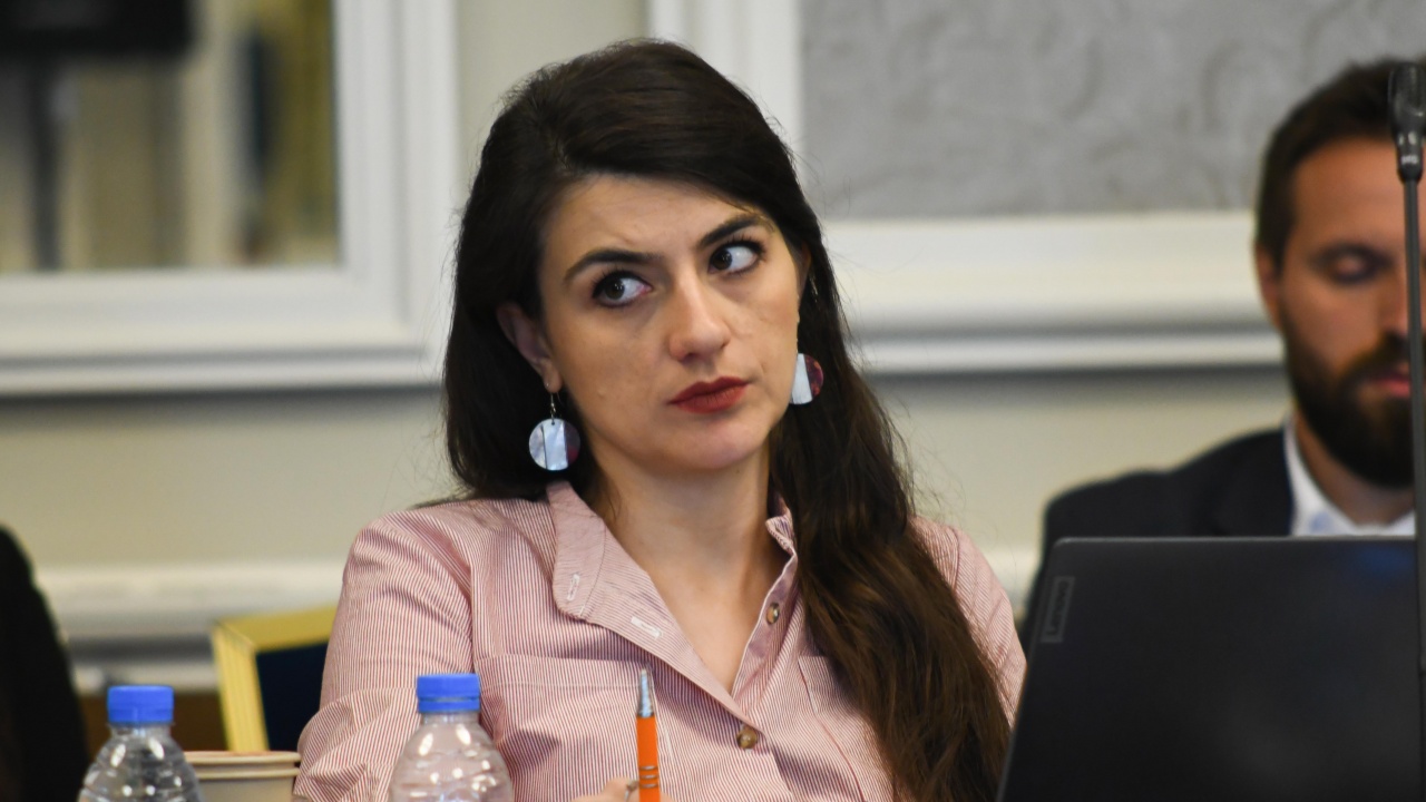 Лена Бориславова се обърна към Делян Добрев, "клател" редовното правителство