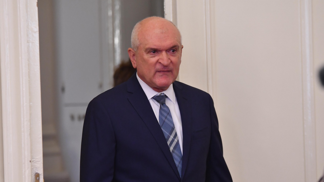 Парламентът избра Димитър Главчев Димитър Борисов Главчев е български икономист-счетоводител