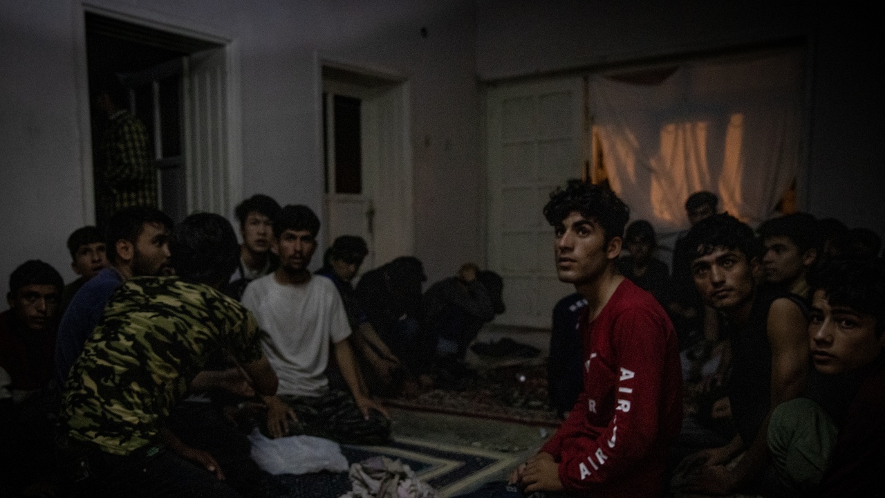 Валийството на Истанбул даде на нерегистрираните сирийски бежанци, живеещи в