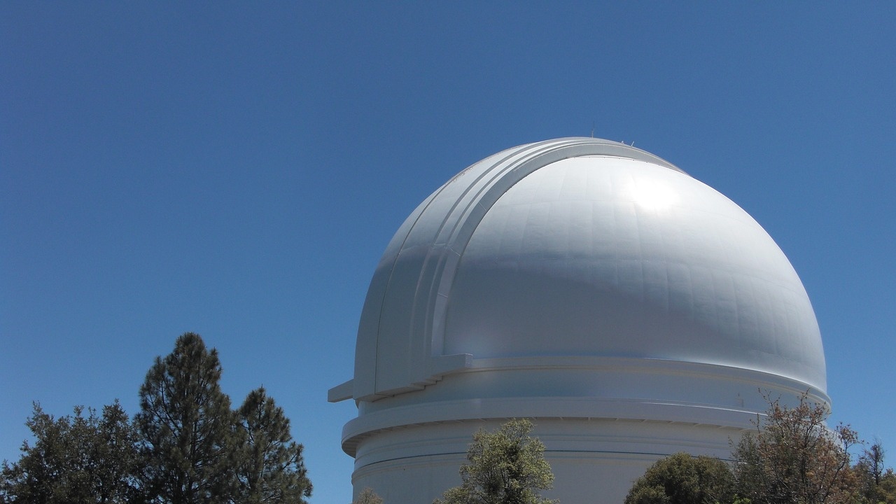 Модерна астрономическа обсерватория беше открита на Камен бряг