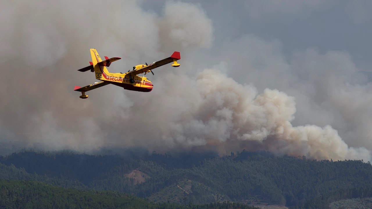 Самолет гасящ пожарите в Гърция катастрофира Новината бе съобщена от