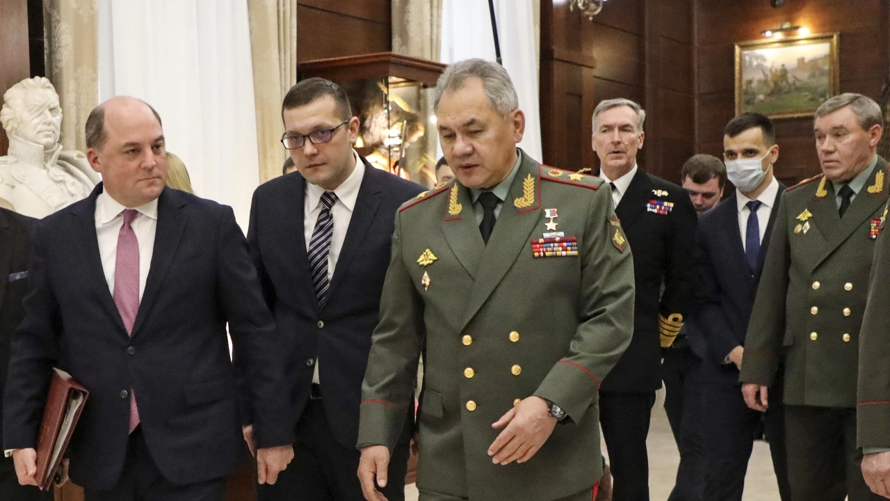 Делегацията водена от руския министър на отбраната Сергей Шойгу пристигна