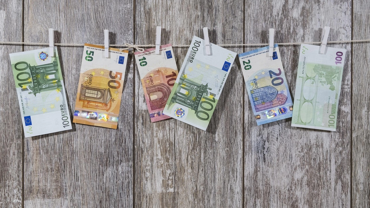 Курсът на еврото днес запази ниво малко под 1 11 долара