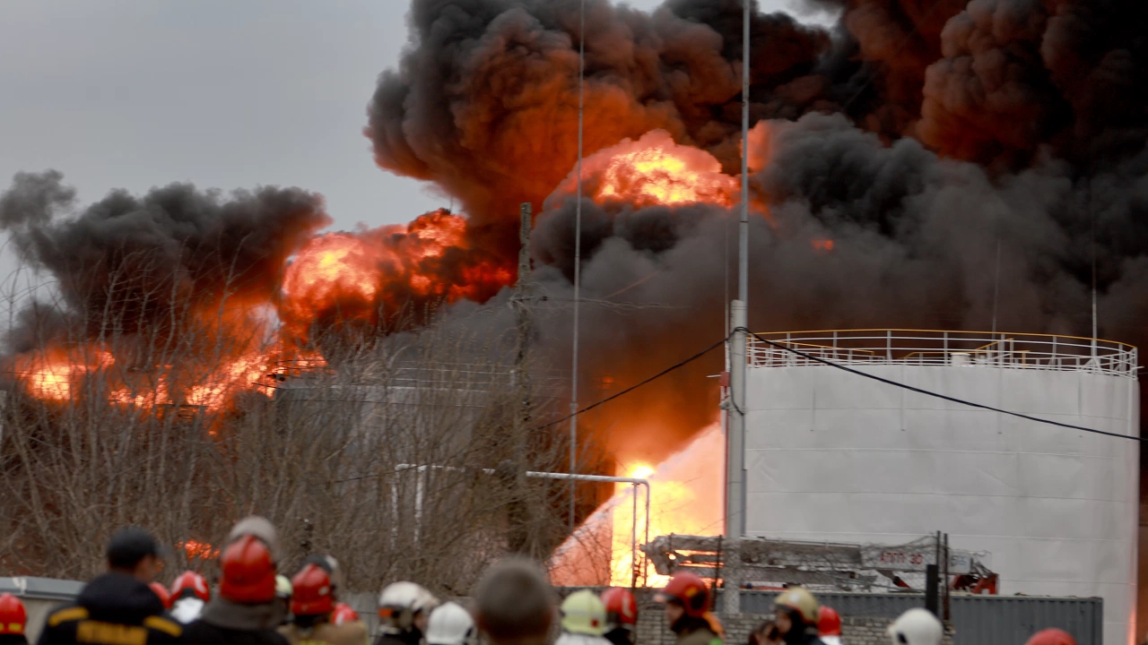 Експлозия отекна в петролна рафинерия в руския град Самара съобщава