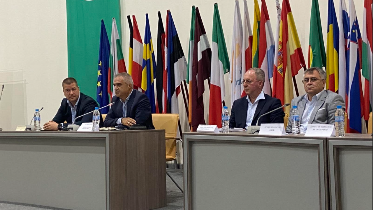 Министър Радев на среща в Стара Загора за бъдещето на енергийния комплекс "Марица Изток"