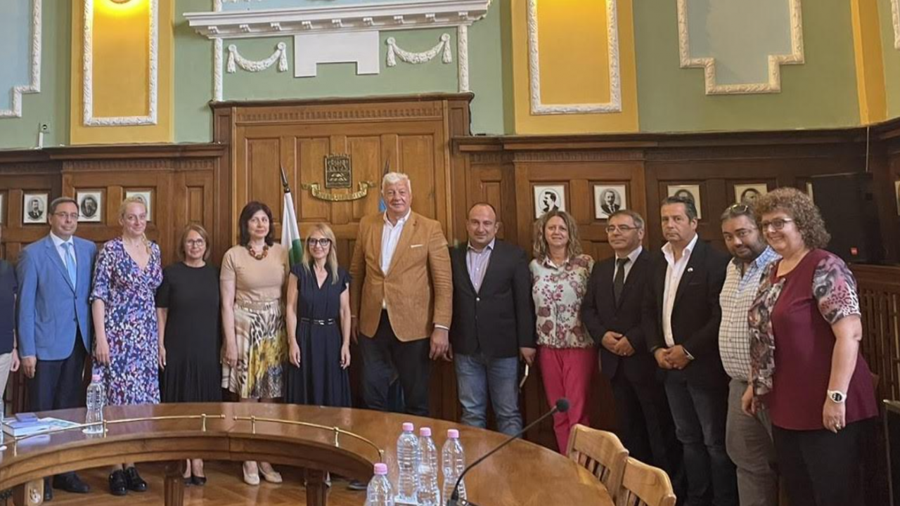Министър Стойчева се срещна със Здравко Димитров и академичните ръководства на 7 университета в Пловдив