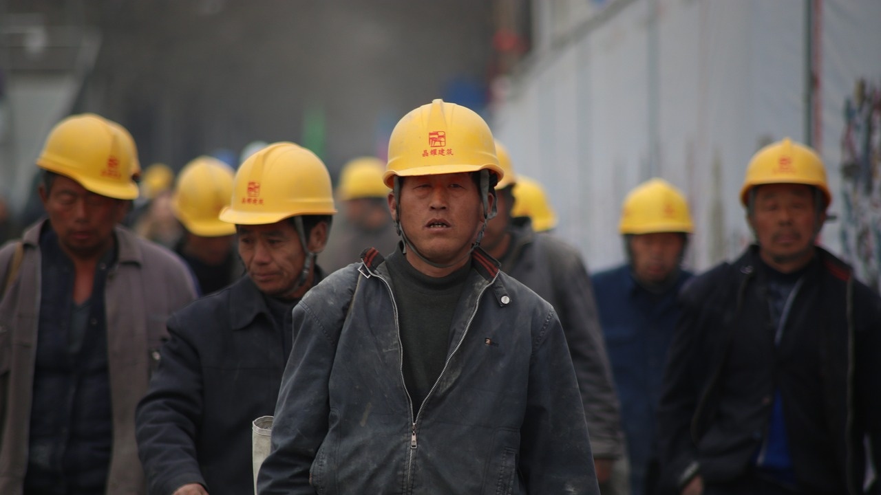 Промишленият сектор в Китай е навлязъл в спад през юли,