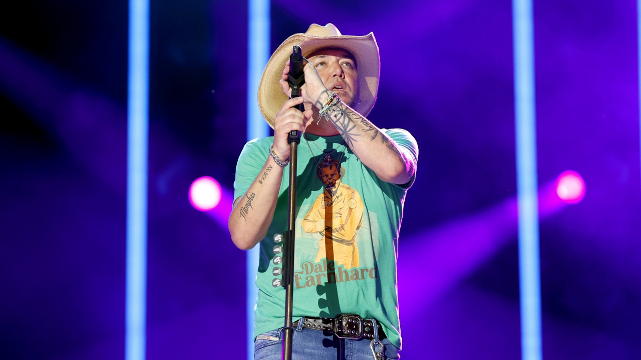 Кънтри певецът Джейсън Олдин оглави класацията на "Билборд" за сингли