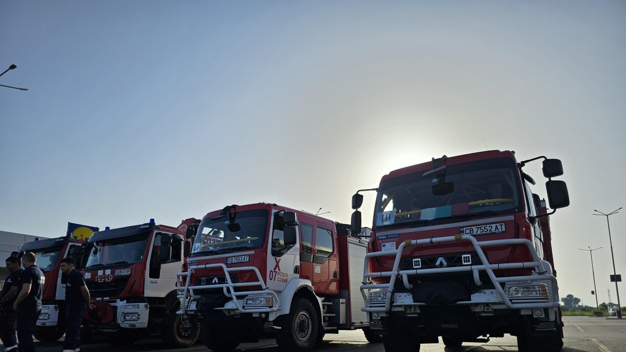 Двадесет български пожарникари, които помагаха на гръцките си колеги в