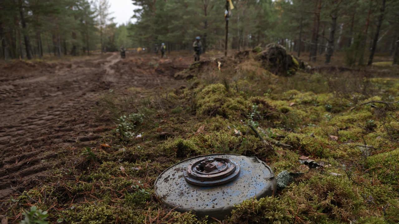 Украинските сапьори откриват противопехотни мини дори и под труповете на