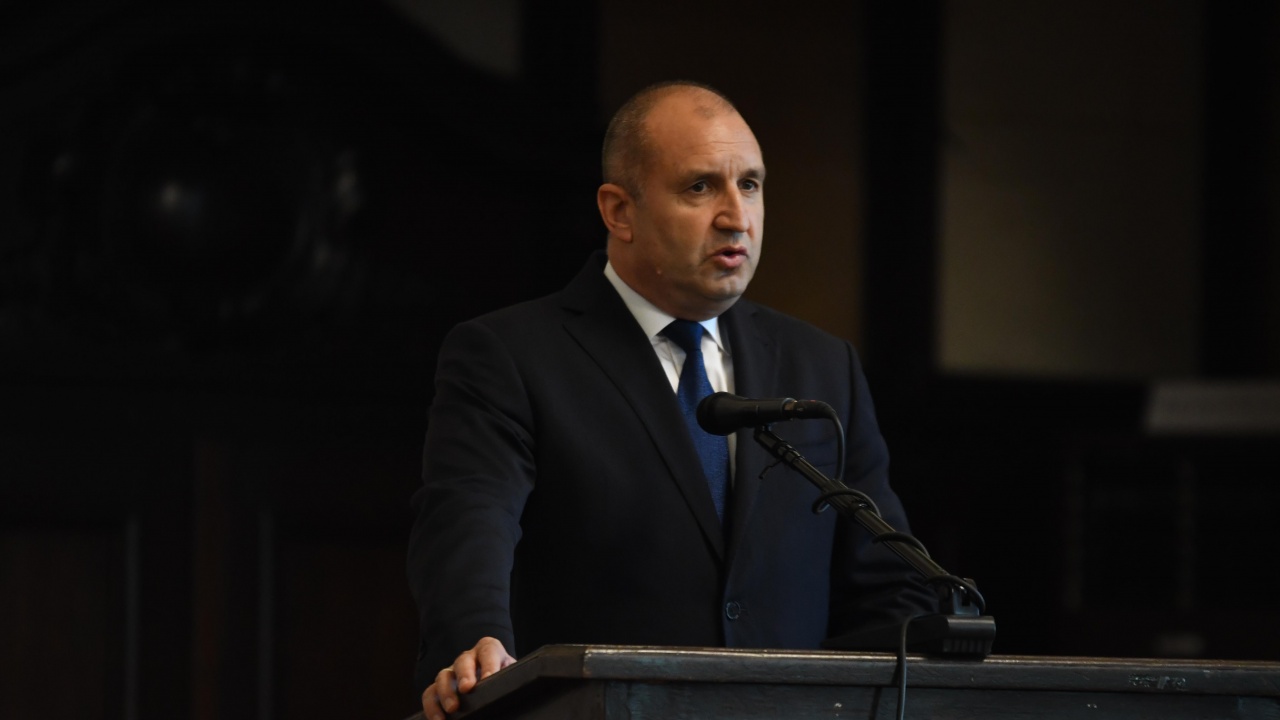 Президентът на Републиката е поредният български политик, който е готов
