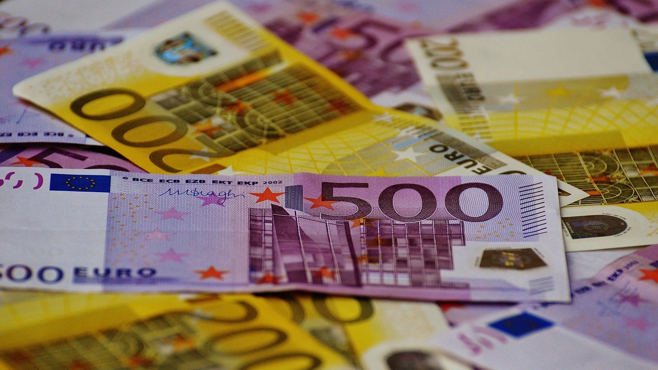 Курсът на еврото се понижи под прага от 1 10