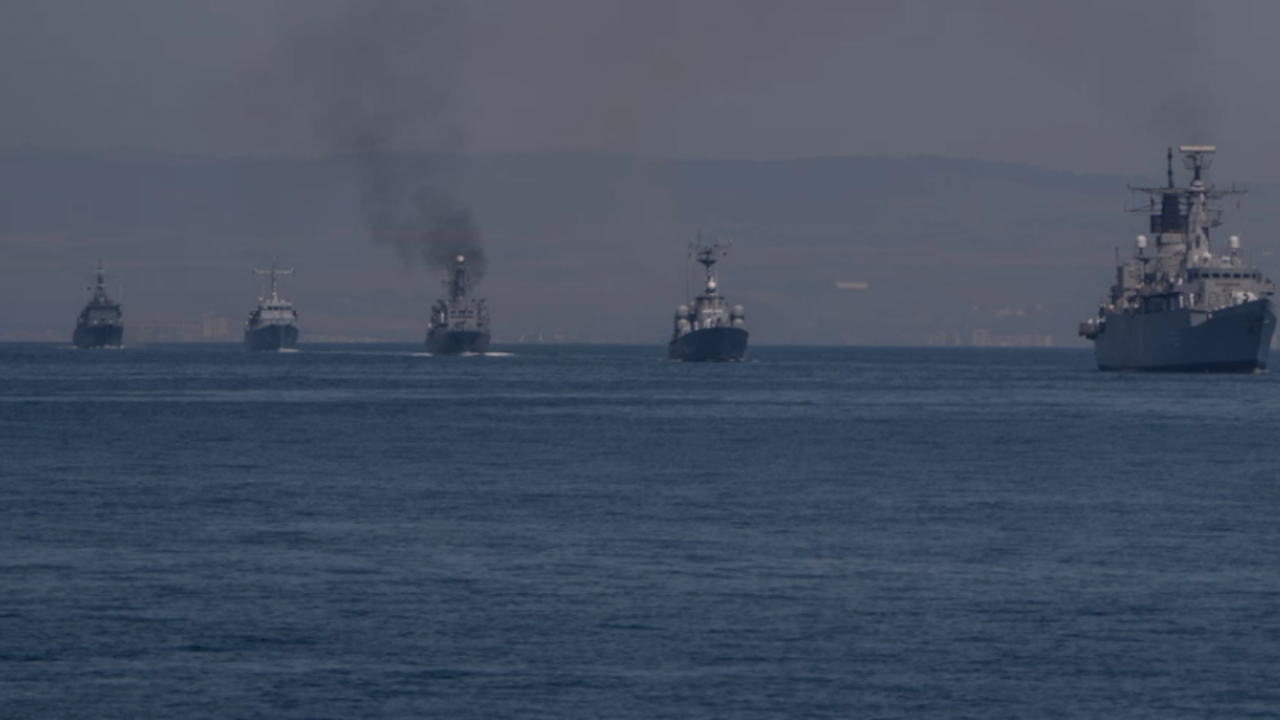 МВнР: Навлизането на руски военни кораби в Черно море е недопустимо