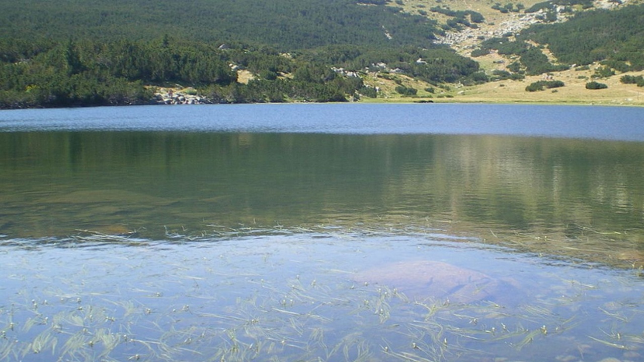 Мъж се изкъпа в Безбожкото езеро в Пирин
