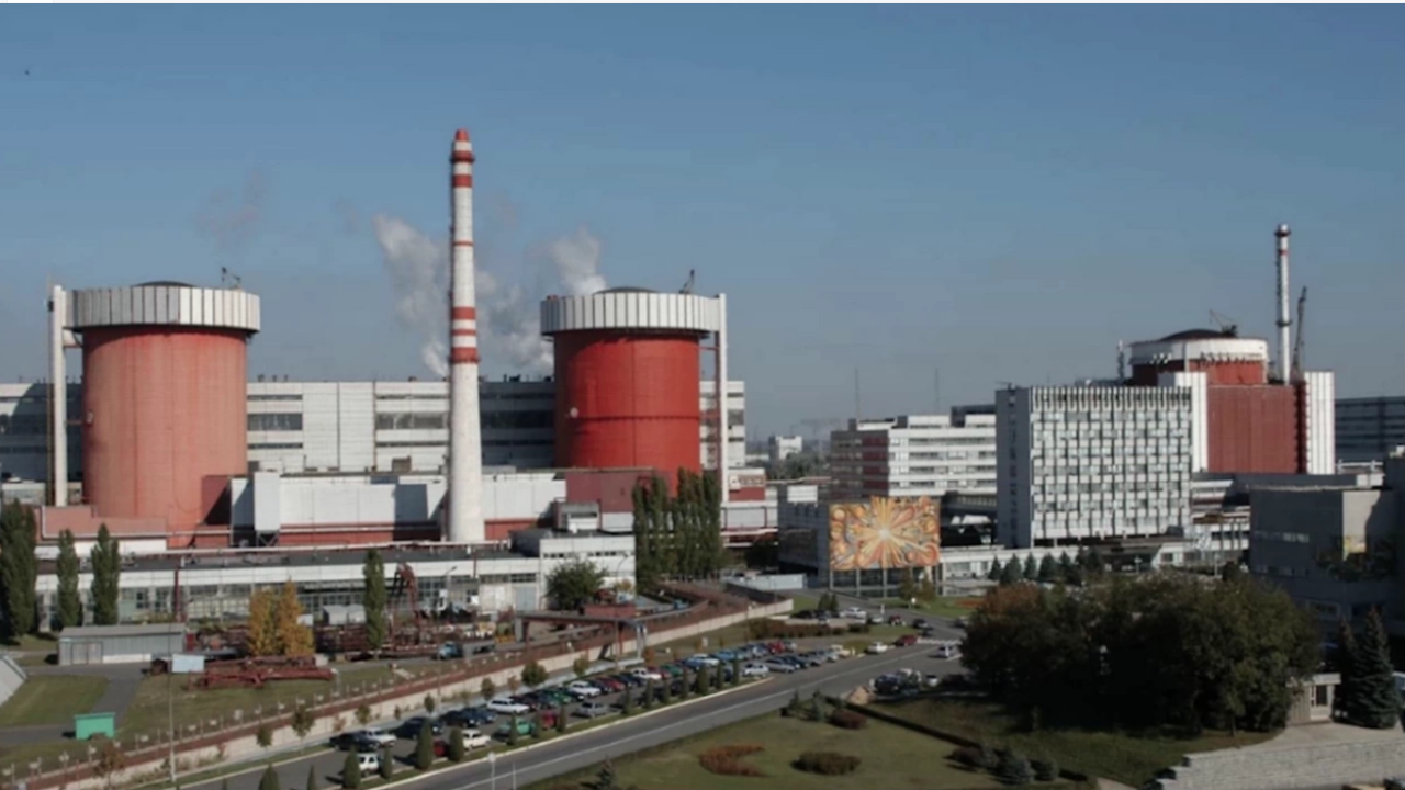 Окупираната от Русия ядрена централа Запорожие в Украйна отново загуби връзка