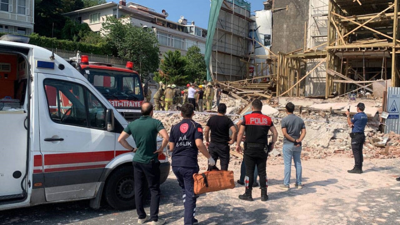 Сграда се срути в Истанбул