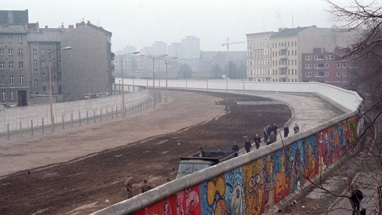 В германската столица Берлин днес отбелязват 62-ата годишнина от издигането