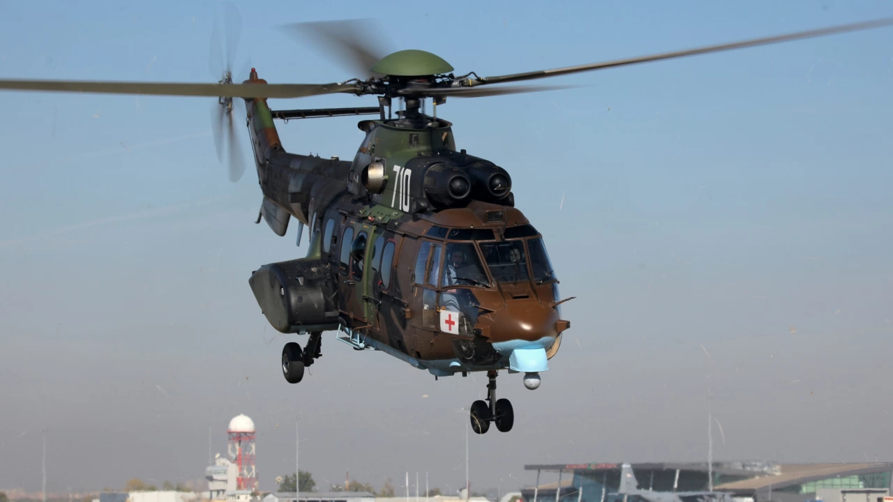 Военен хеликоптер от авиобаза Крумово   се включи в акцията по транспортиране