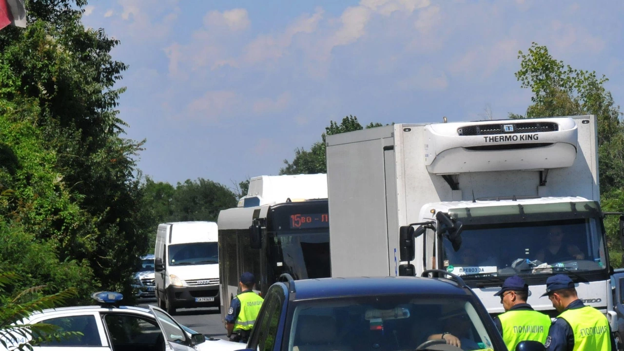 Акция срещу нередовните шофьори на камиони и автобуси Спецоперацията в Сливенска област