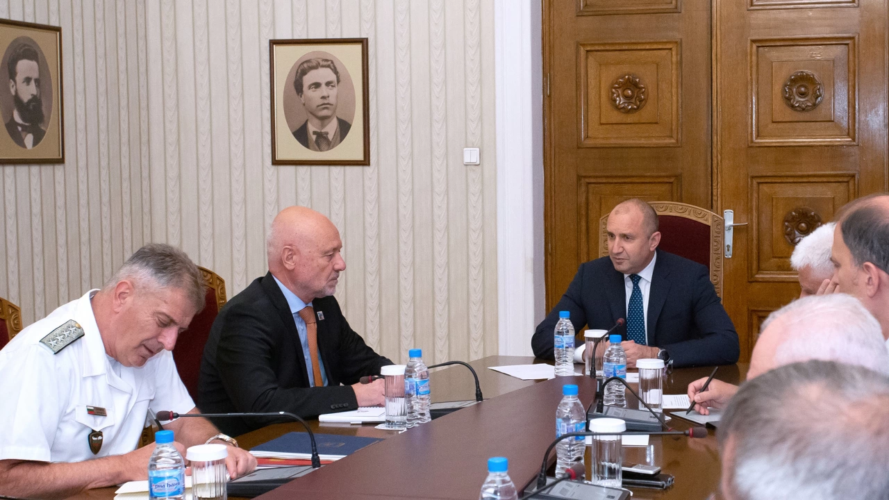 Държавният глава проведе днес среща на Дондуков 2 с министъра