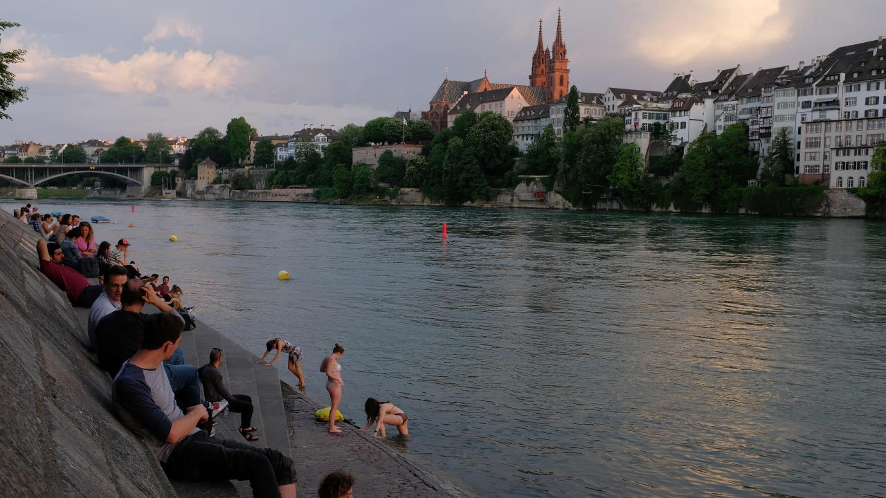 Корабоплаването по река Рейн беше блокирано в град Базел в