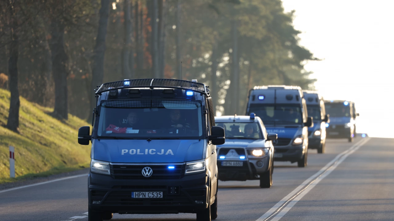 Полицията в Полша е иззела стикери за евентуално набиране на